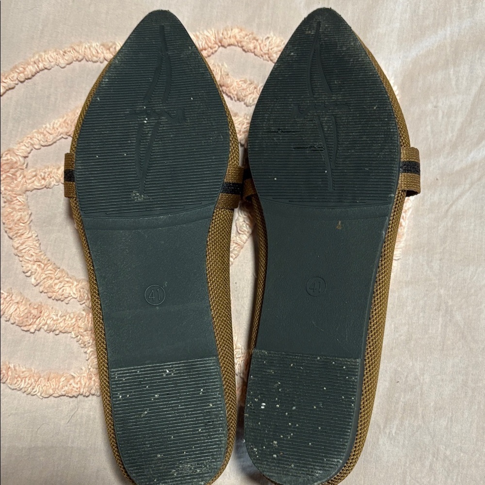Elegant Brown Loafers with Black Accents - Picture 2 of 7